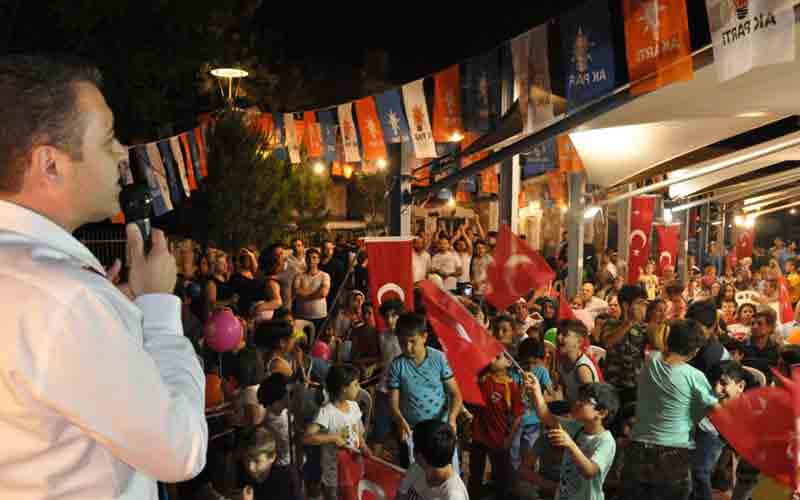 AKP'li Başkan İzmir Marşı'nı söyledi