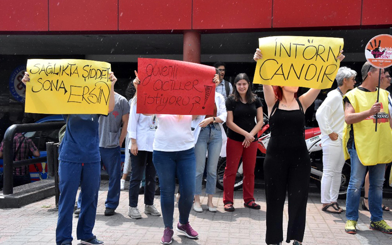 İzmir'de intern hekime şiddet