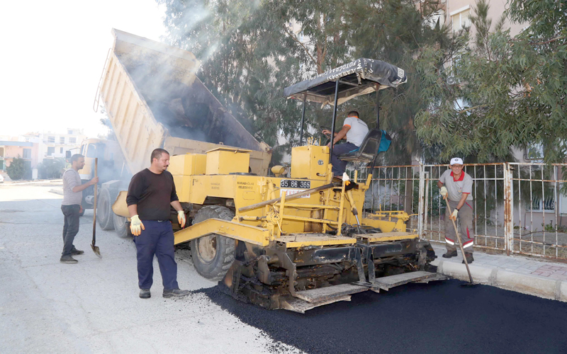 Karabağlar'da asfalt çalışmaları devam ediyor