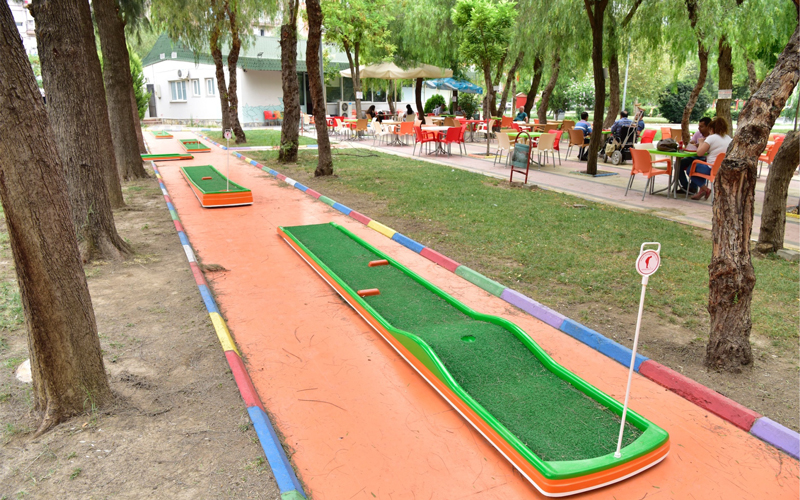 Bornova'da çocuklar için mini golf