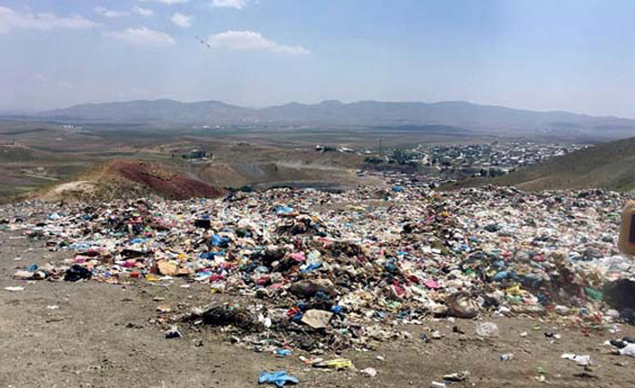 Kent çöplüğü insan yaşamını ve doğayı tehdit ediyor