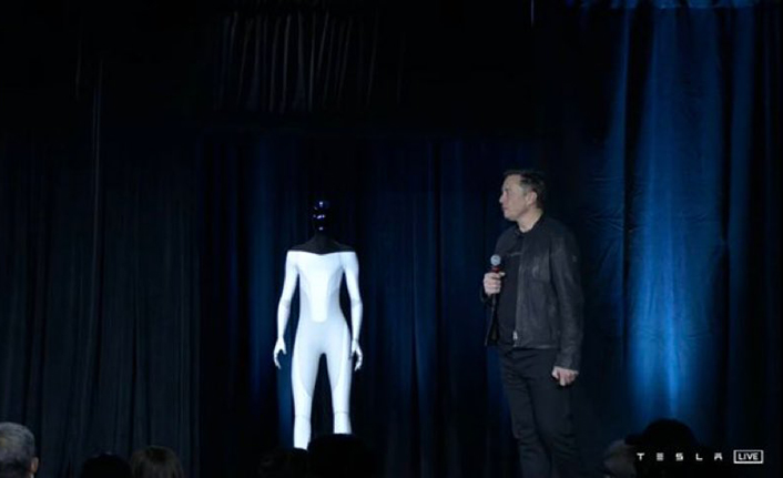 Tesla insansı robotunu tanıttı