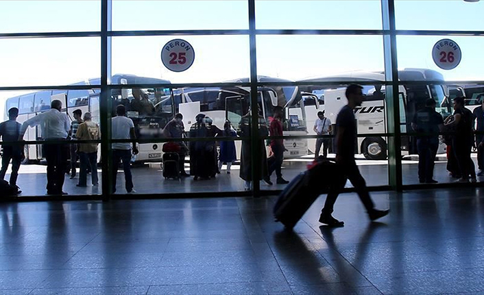 İzmir'de 18 yaşından küçüklere seyahat yasağı