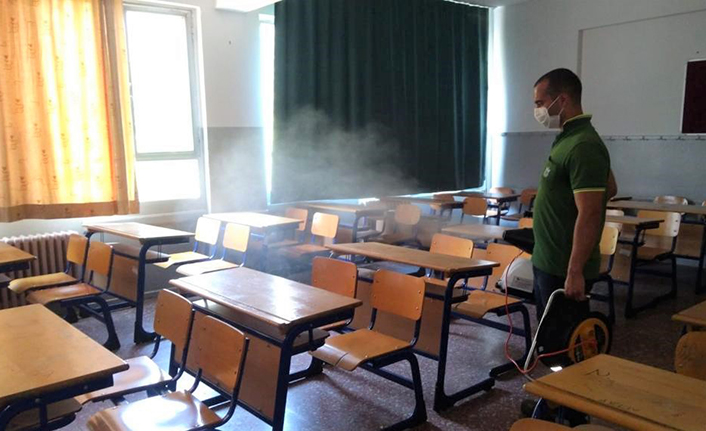 Konak’ın okulları baştan aşağıya dezenfekte edildi