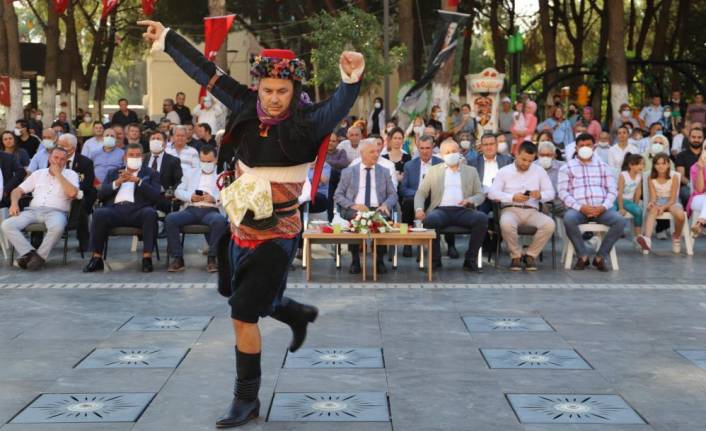 Saruhanlı'da 14. Altın Üzüm ve Kültür Festivali başladı