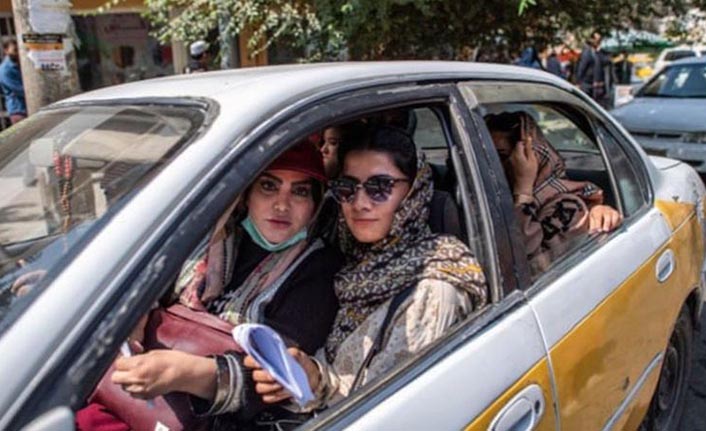 Taliban, kadınlara evde kalmaları gerektiği söylendi