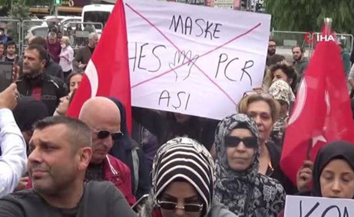 Aşı karşıtları İzmir'de toplandı