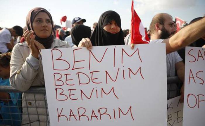 Aşı karşıtlarından İzmir mitingi