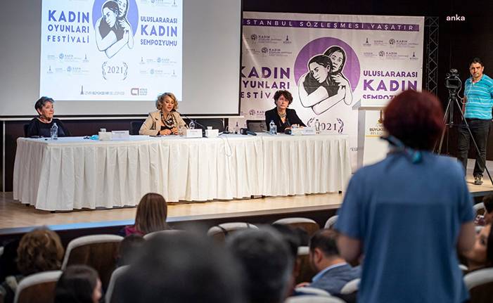 İzmir'de kadınların sorunları tartışıldı