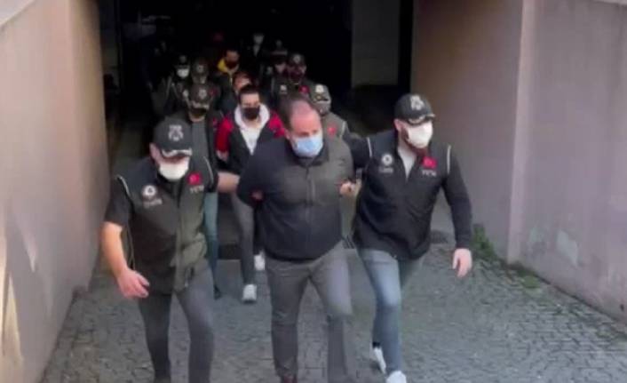 İzmir merkezli FETÖ operasyonunda 82 tutuklama