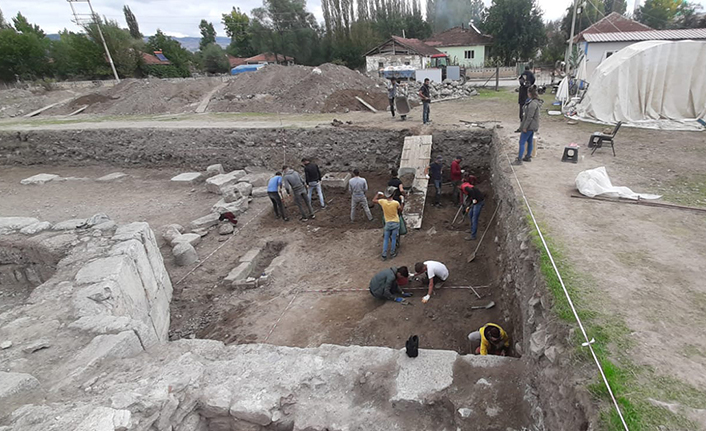 Sebastapolis Antik Kenti'nde 3 mezar tespit edildi