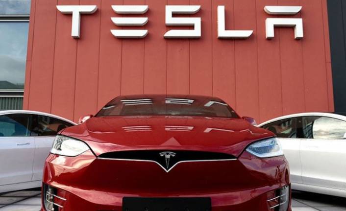 Tesla 200 bin aracını geri çağırdı