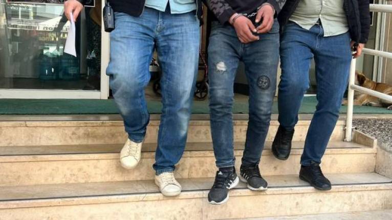 İzmir'de oto hırsızlığı: 3 tutuklu