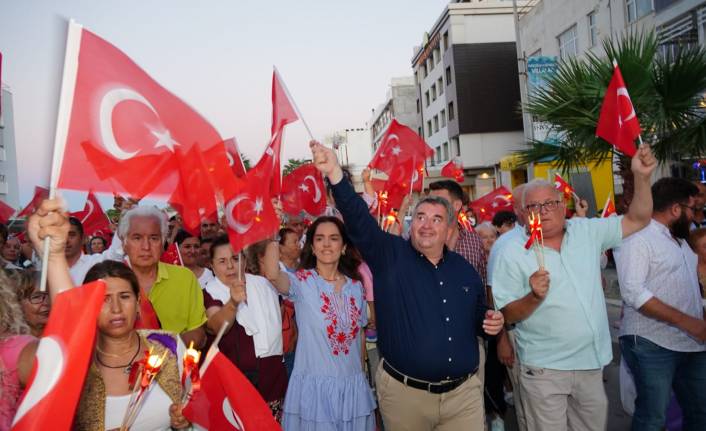 Çeşme'de coşkulu Atatürk kutlaması