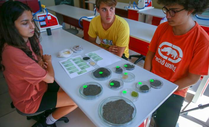 Liseliler geliştirdikleri biyoplastiklerle seri üretime geçmek istiyor