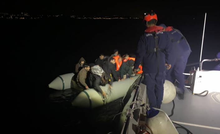 İzmir'de 185 göçmen kurtarıldı: 1 gözaltı