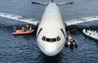 Dev yolcu uçağı Saros'ta batırıldı