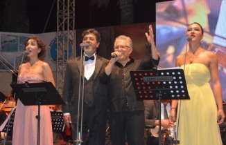 Zülfü Livaneli Datça'da konser verdi